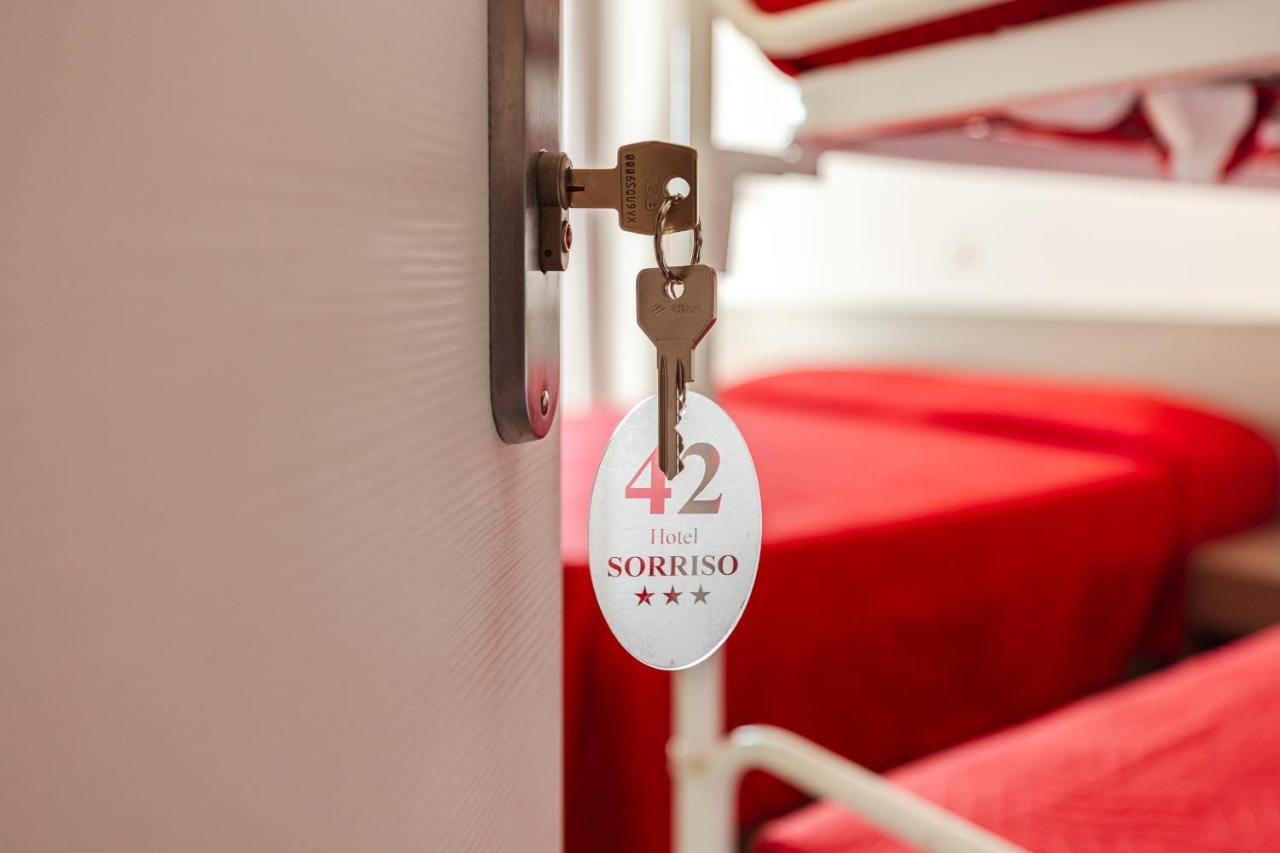 Hotel Sorriso Misano Adriatico Esterno foto