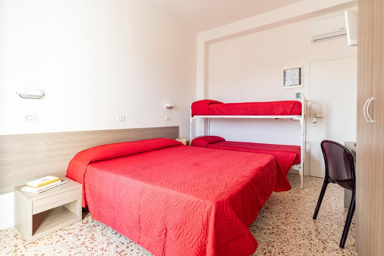 Hotel Sorriso Misano Adriatico Esterno foto